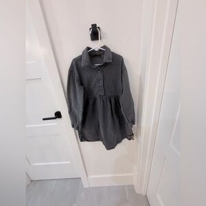 Finger in the nose grey dress